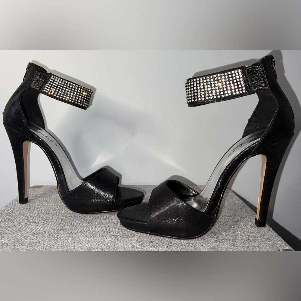 BONNIBEL BLACK RHINESTONE HEELS SIZE 7